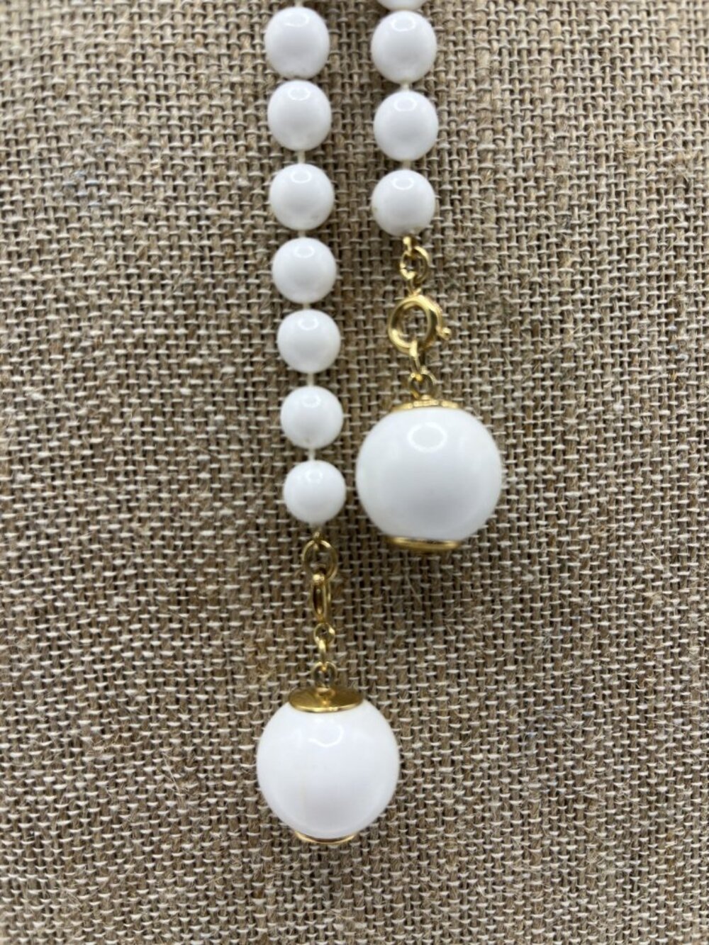 Sarah Coventry 42" White Beaded Necklace With Gold Tone Star Pendant - Picture 10 of 10